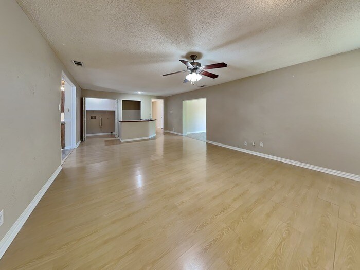 Building Photo - 3305 Hampden Dr