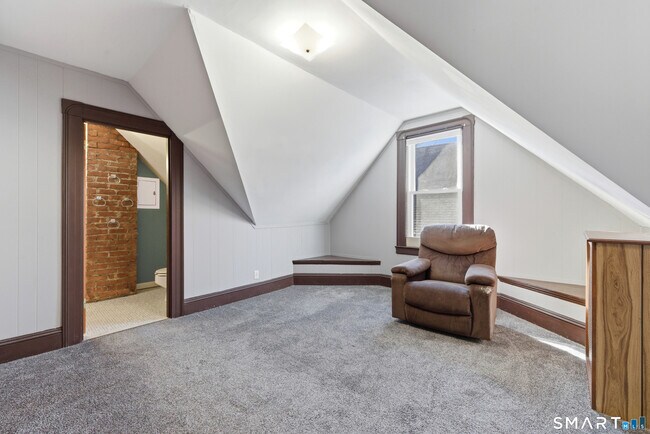 Building Photo - 198 Oxford St