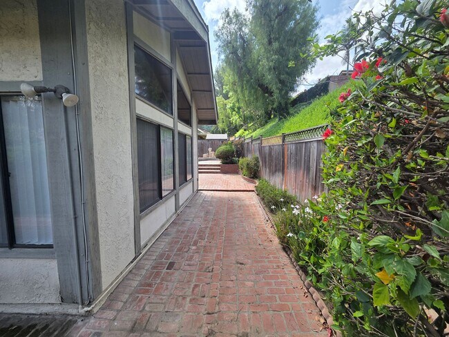 Building Photo - Stunning Via Verde home!