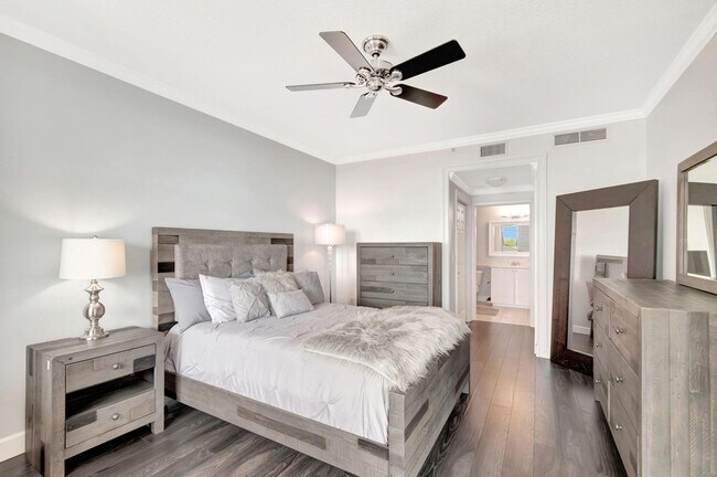 Building Photo - 804 E Windward Way