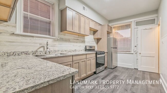 Building Photo - 2132 W Haddon-Unit 2