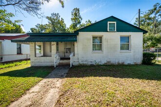 Building Photo - 1602 Wambolt St
