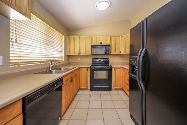 Building Photo - 3080 W Placita De La Roseta