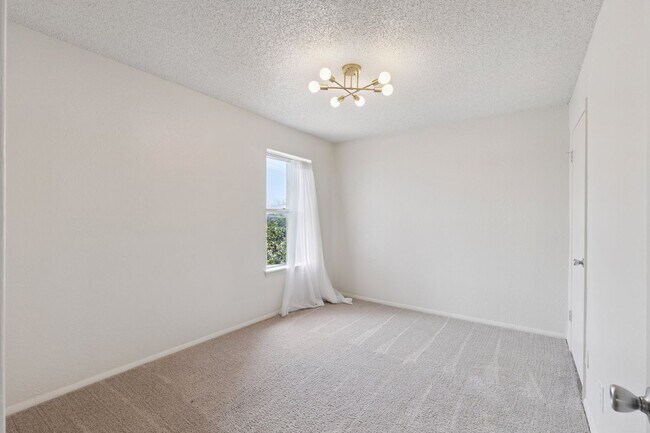 Building Photo - 2400 Sq Ft Condo for Rent Near Shopping