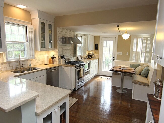 Building Photo - Adorable, Renovated Bungalow with Huge Yar...