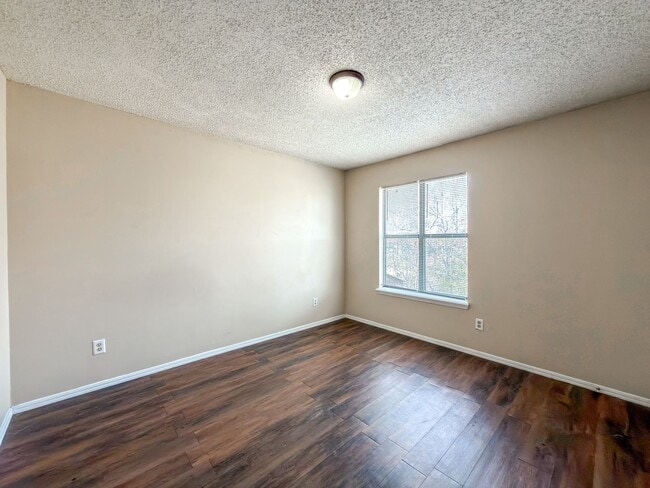 Building Photo - 8510 Harvard Dr