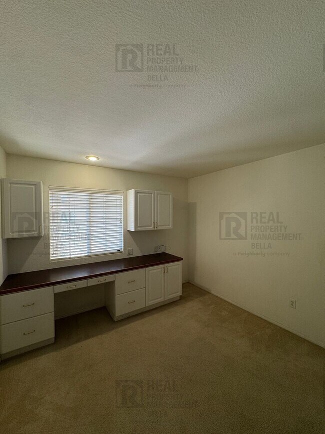 Building Photo - Charming 3 Bedroom, 2 Bathroom Home in Hemet