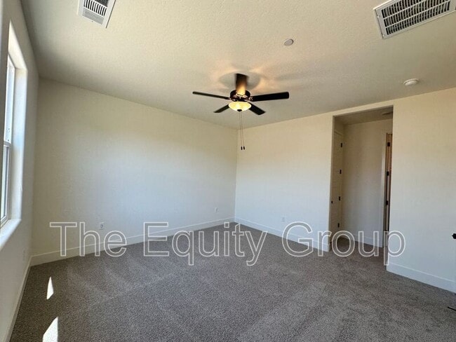 Building Photo - 3949 W Sunnyview Ave