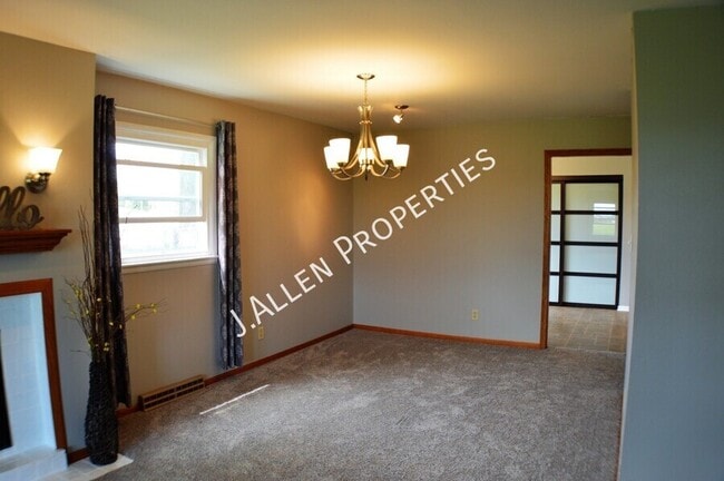 Building Photo - 2219 Sunset Ave