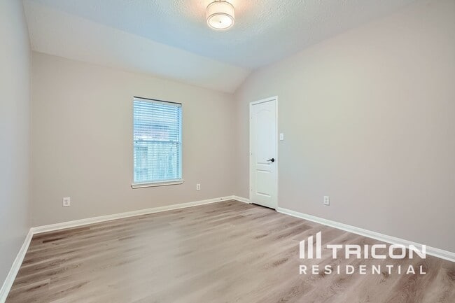Building Photo - 114 Crescent Bay Dr