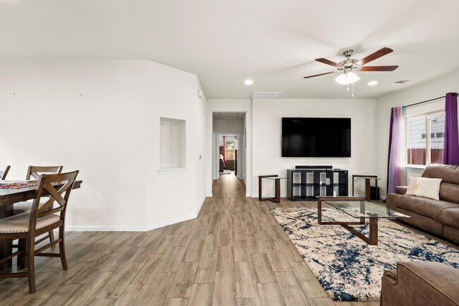 Building Photo - 5917 Principale Dr
