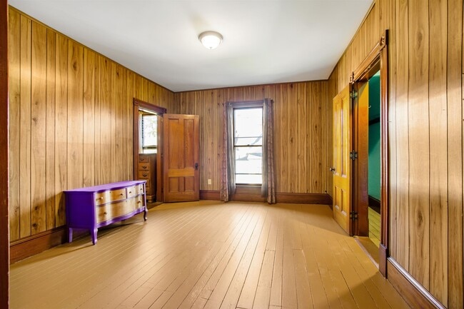 Building Photo - 19 Pine St