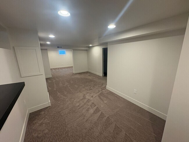 Building Photo - 4-bedroom, 2.5-bath home located on Poly.