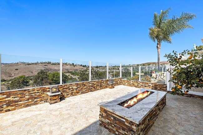 Building Photo - Stunning 4-Bedroom Home with Ocean and Catalina Island Views
