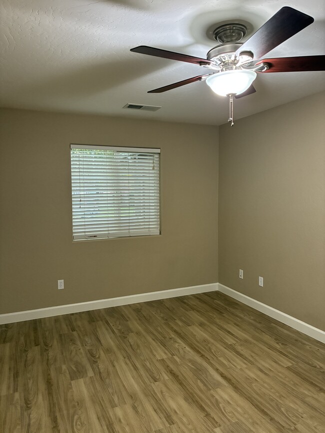 Building Photo - 4734 W Reese Ave