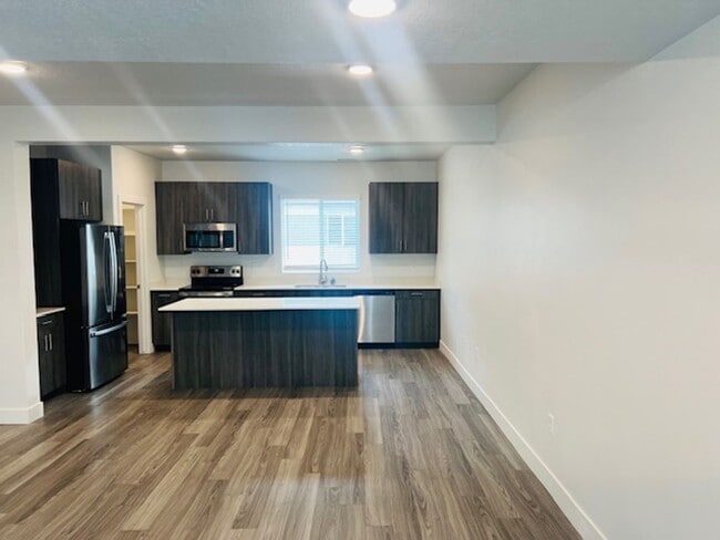 Building Photo - Half off first months rent - Beautiful new town home built in 2023