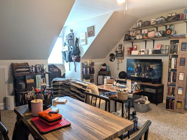 Building Photo - 601 Blackburn Dr