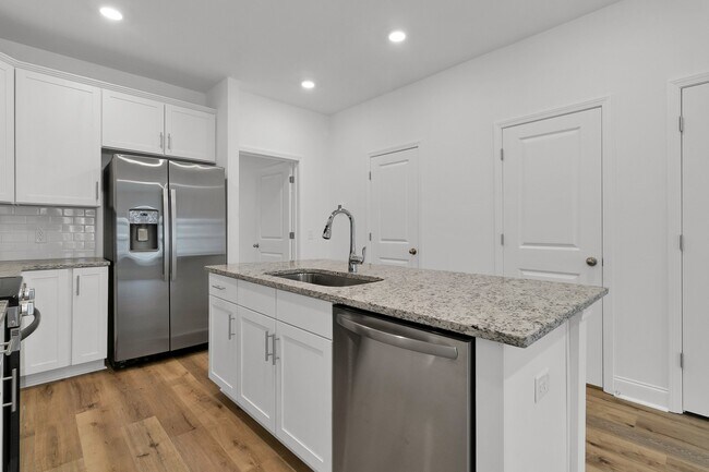 Building Photo - 502 Twin Rivers Dr