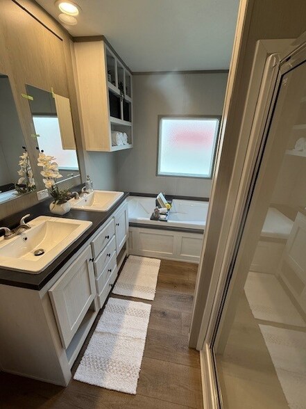 Building Photo - 15953 S Flores Rd