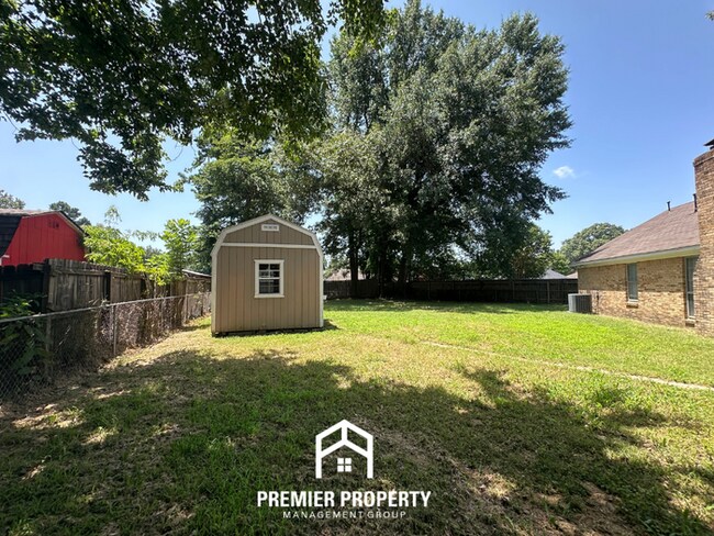 Building Photo - Gorgeous 4BR/2BA Bartlett Home with Brick Fireplace & Spacious Fenced Yard!