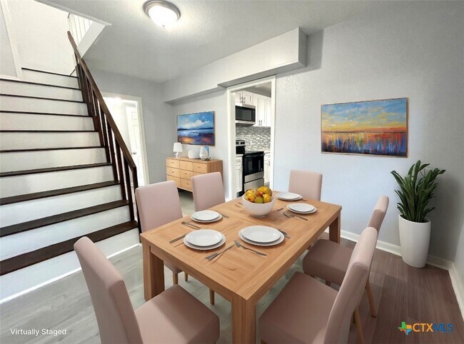 Building Photo - 743 E 13th Ave