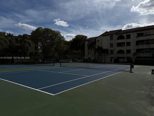 Building Photo - 9015 SW 125th Ave