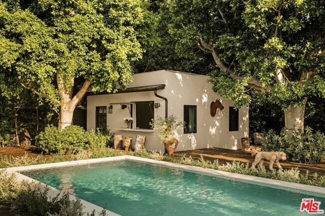 Building Photo - 11476 La Maida St