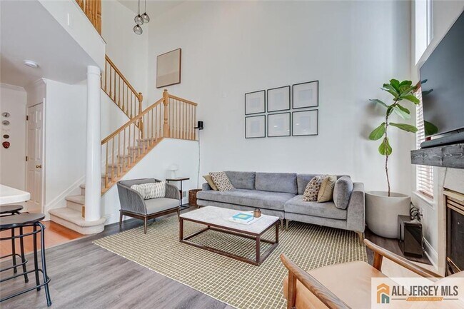 Building Photo - 403 Somerset Ct