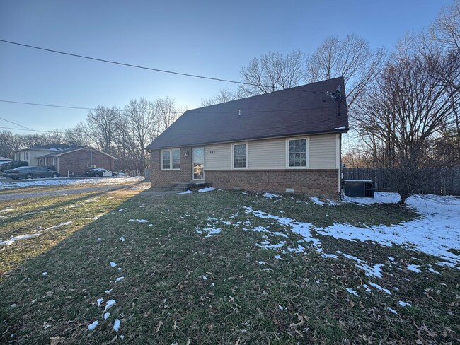 Building Photo - Charming Single Family Home