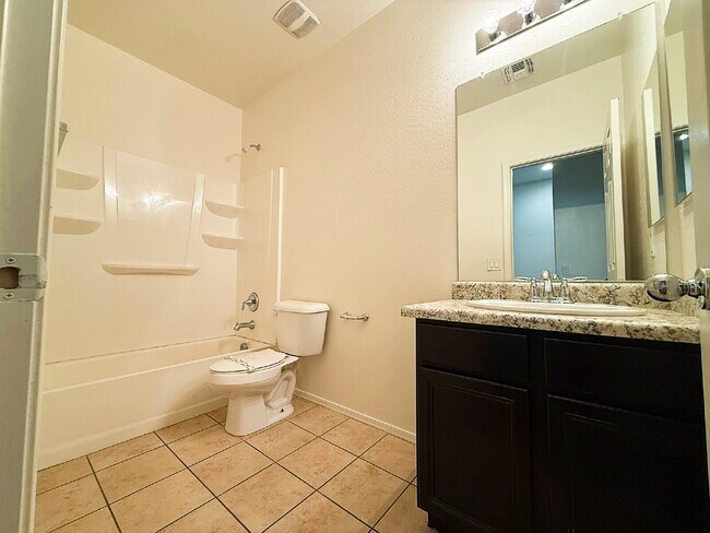 Building Photo - "Charming 3-Bedroom Oasis with 2 Baths & S...