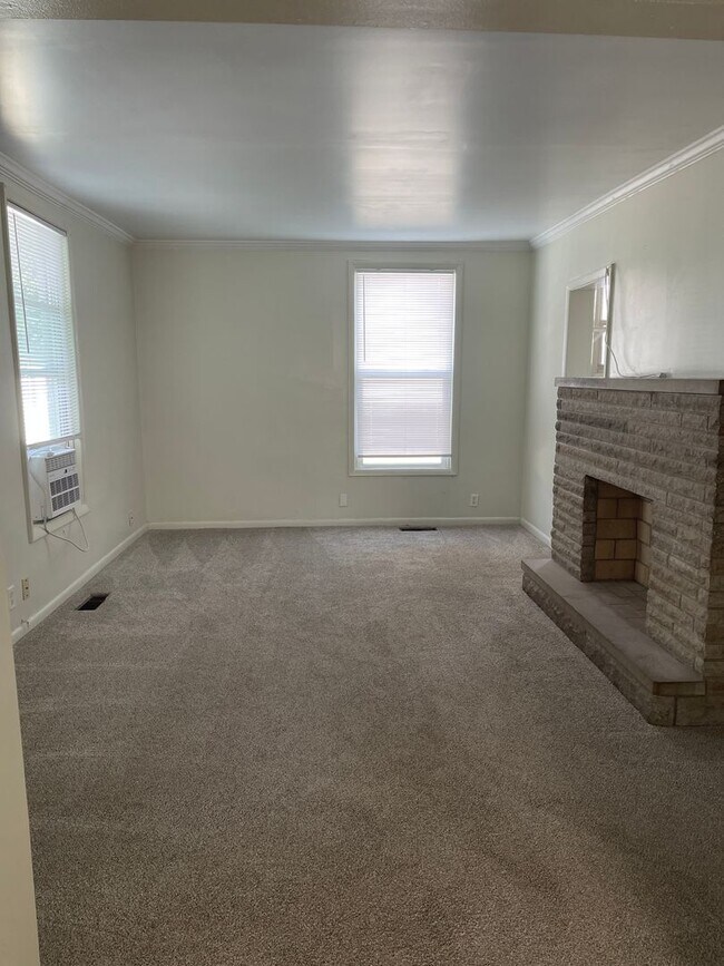 Building Photo - 601 N Blackhoof St