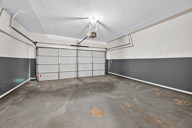 Building Photo - 2111 Castle Gardens Ln