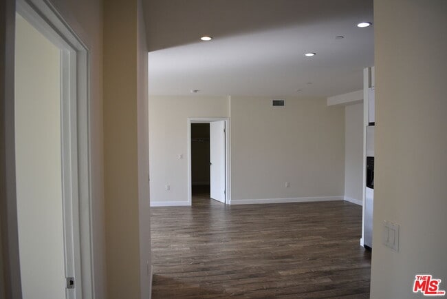 Building Photo - 4504 Colbath Ave