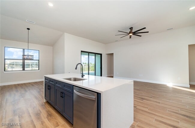 Building Photo - 534 NW 18th Pl