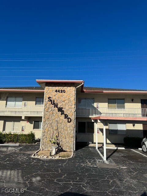 Primary Photo - 4420 Santa Barbara Blvd