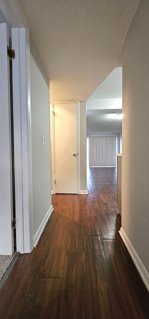 Building Photo - 3809 Briar Pl