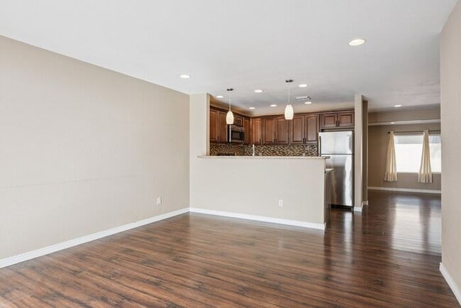 Building Photo - Cozy 2-bedroom, 1.5-bath townhome