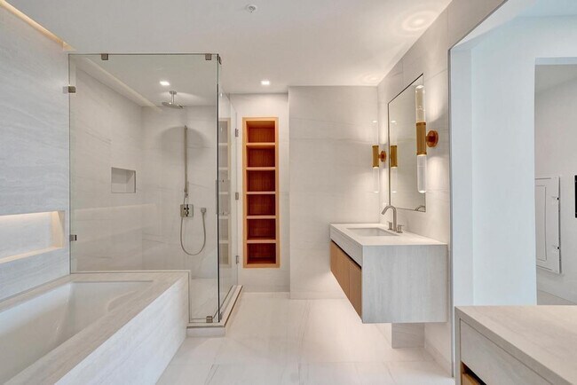 Building Photo - 900 N Ocean Blvd