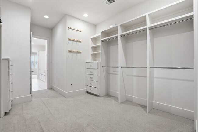 Building Photo - 4734 Aftonshire Dr