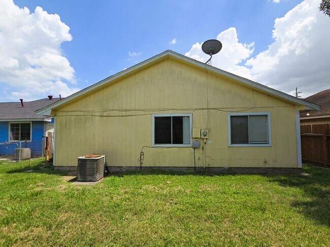 Building Photo - 3930 Mohlerbruk Dr