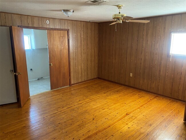 Building Photo - 4008 Elmwood St