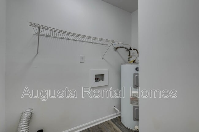 Building Photo - 37 Conifer Ct