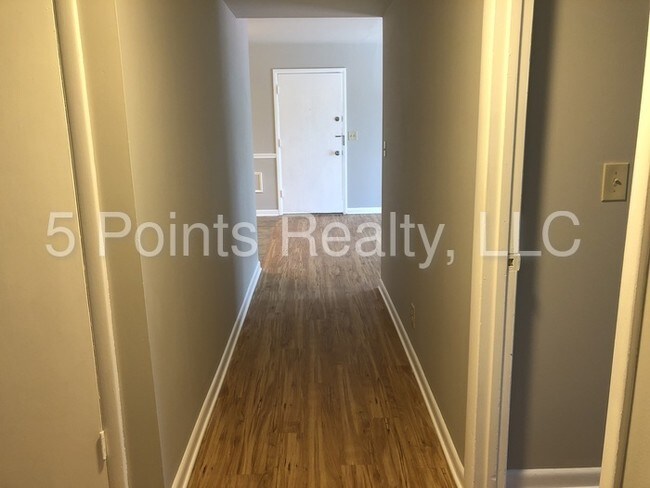 Building Photo - 420 Walton Ln