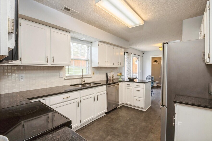 Building Photo - 9430 Cantle Dr