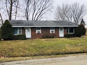 Building Photo - 2Bedroom/1Bath duplex