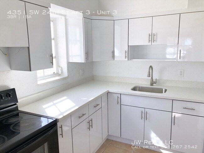 Building Photo - 4351 SW 24th St
