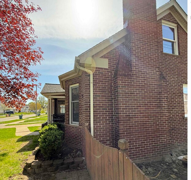 Building Photo - 1073 Champaign Rd