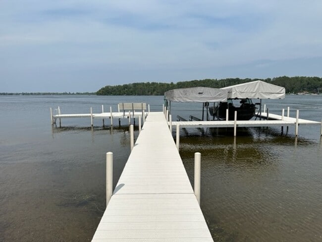 Building Photo - 4 Bedrooms, 3 Bathrooms Fully Furnished La...