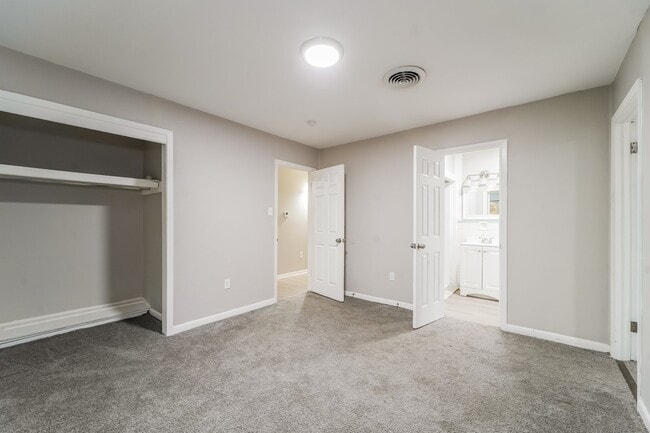 Building Photo - 1047 Garden Park Dr