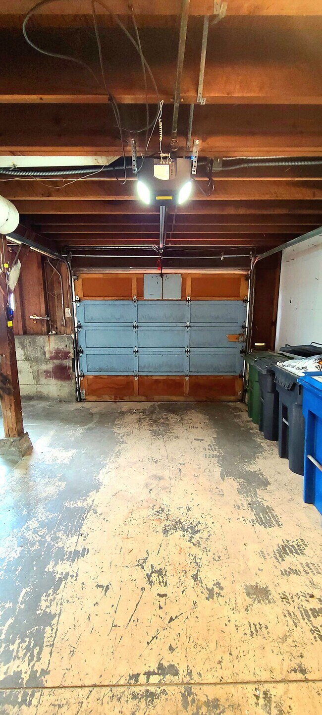 Building Photo - 90 Westline Dr